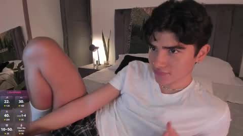 Snapshot of zayotto chatting on November 2025 07:29:01 AM Hii im Zay. I save money for education. PVT Open. online show from November 2025 07:29:01 AM