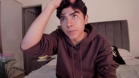 Snapshot of zayotto chatting on December 2025 08:00:02 AM Hii im Zay. I save money for education. PVT Open. online show from December 2025 08:00:02 AM