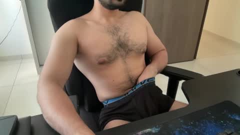 Snapshot of ze_boi chatting on May 2026 10:45:02 AM Ze online show from May 2026 10:45:02 AM