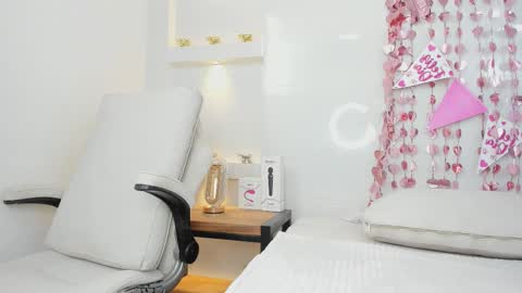 Zenda Evans online show from February 2026 04:08:01 AM