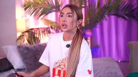 Zenyda online show from December 2025 12:34:02 PM