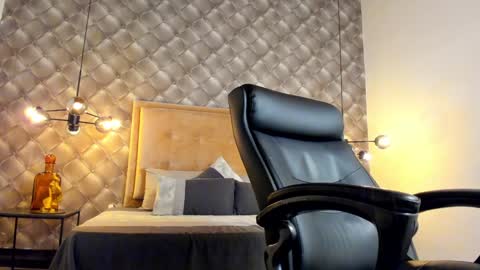 zeus online show from December 2024 05:33:01 PM