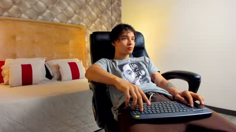 zeus online show from January 2025 07:06:02 PM