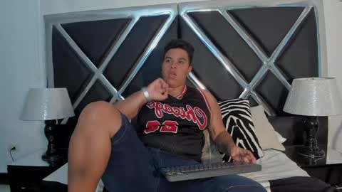 zeussmithh online show from April 2026 12:32:02 PM