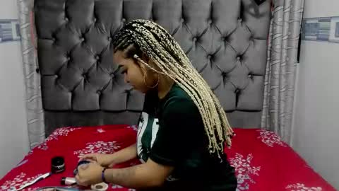 zeynep_20_ online show from November 2025 12:48:02 PM