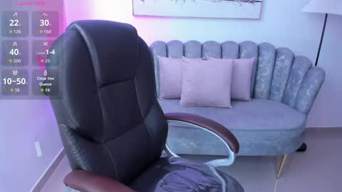 Snapshot of zharaa_fox chatting on May 2026 09:42:02 PM Zhara online show from May 2026 09:42:02 PM