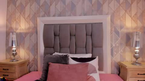 zharia_lux25 online show from May 2026 11:39:02 AM