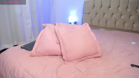 Snapshot of zoe_alanaa chatting on January 2025 02:33:01 AM ZOEE online show from January 2025 02:33:01 AM