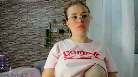 Snapshot of zoe_brk chatting on June 2026 09:14:01 AM zoe brk online show from June 2026 09:14:01 AM