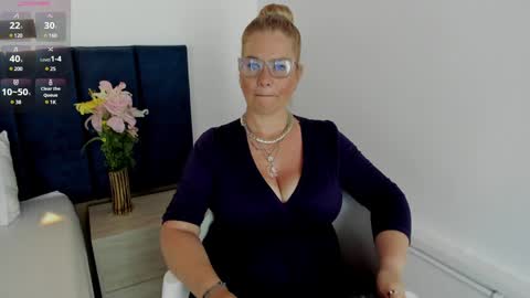 Zoe  online show from December 2024 10:01:02 AM