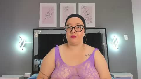 Snapshot of zoe_curvyy chatting on July 2026 12:09:01 PM zoe_curvyy online show from July 2026 12:09:01 PM