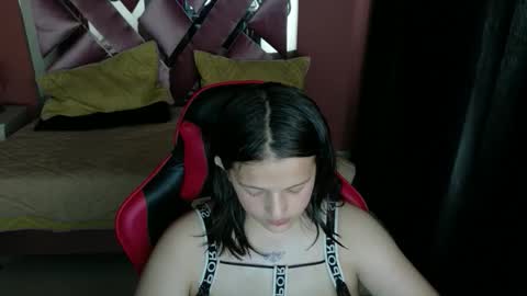 Snapshot of zoe_green01 chatting on May 2026 12:35:01 PM zoe online show from May 2026 12:35:01 PM
