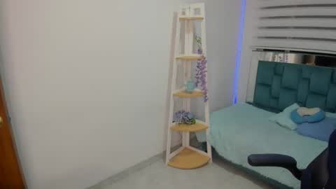 zoe_jonesx online show from April 2026 03:28:02 AM