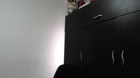 Snapshot of zoe_khall chatting on November 2025 05:05:02 PM ZOE online show from November 2025 05:05:02 PM