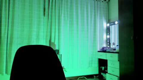 Snapshot of zoe_khall chatting on May 2026 04:09:02 AM ZOE online show from May 2026 04:09:02 AM
