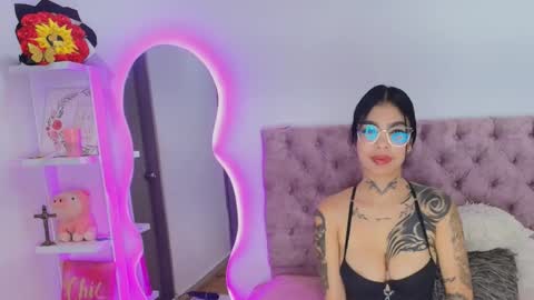 zoe_kravitx_ online show from April 2026 03:07:01 AM