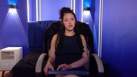 Snapshot of zoe_lara_34 chatting on March 2026 08:19:01 AM zoe online show from March 2026 08:19:01 AM