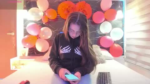 Zoe online show from February 2026 12:01:02 PM