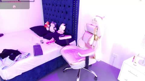 zoe  online show from May 2026 08:18:02 PM