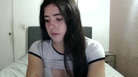 Snapshot of zoe_mill33r chatting on January 2025 03:55:01 AM Zoe online show from January 2025 03:55:01 AM