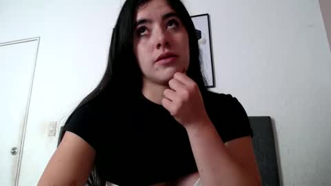 Snapshot of zoe_mill33r chatting on January 2025 07:43:01 PM Zoe online show from January 2025 07:43:01 PM