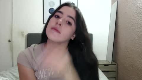 Snapshot of zoe_mill33r chatting on March 2025 04:30:02 AM Zoe online show from March 2025 04:30:02 AM