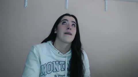 Snapshot of zoe_mill33r chatting on October 2025 06:15:02 PM Zoe online show from October 2025 06:15:02 PM