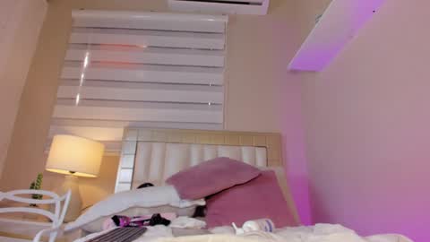 Hi guys i am Zoe  online show from February 2025 05:40:01 PM