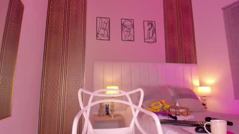 Hi guys i am Zoe  online show from November 2025 11:32:02 AM