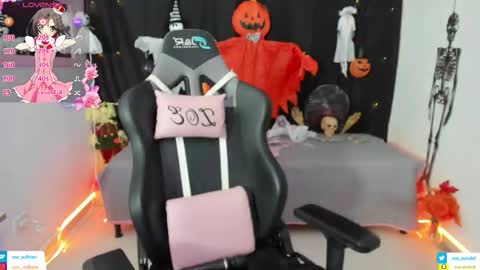 zoe_sullivan_ online show from October 2025 09:33:01 AM