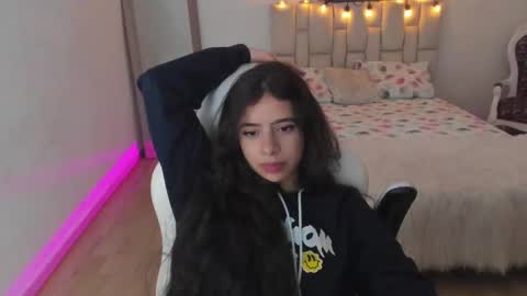 Zoe online show from March 2025 05:35:02 PM