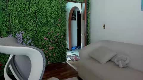 Zoe online show from November 2025 03:05:01 AM