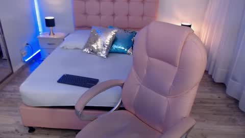 zoe online show from November 2025 02:13:01 AM