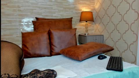 Snapshot of zoeesmitth chatting on December 2024 06:11:01 PM ZoeeSmitth online show from December 2024 06:11:01 PM