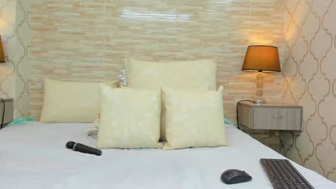 Snapshot of zoeesmitth chatting on December 2024 12:06:01 PM ZoeeSmitth online show from December 2024 12:06:01 PM