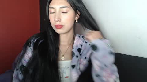 Laura  online show from January 2025 11:27:02 AM