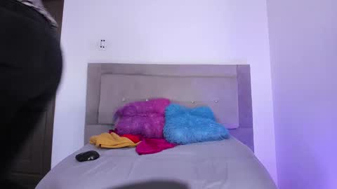 Yesenia online show from January 2025 06:03:02 PM