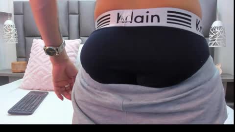 Zoe Krug online show from March 2026 12:53:01 PM