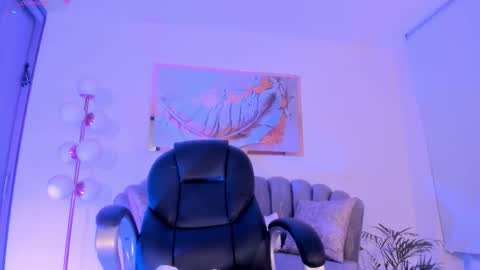 Zoe Presley  online show from November 2025 12:32:01 AM