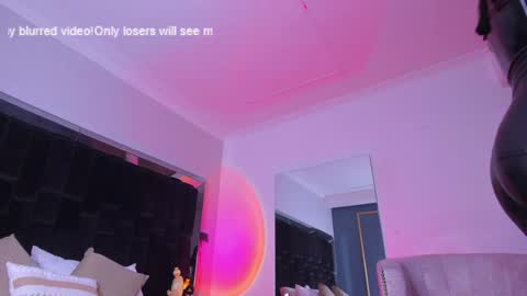 zoevidal_ online show from February 2025 02:58:02 PM