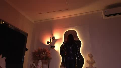 Snapshot of zoevidal_ chatting on June 2026 12:10:02 PM zoevidal_ online show from June 2026 12:10:02 PM