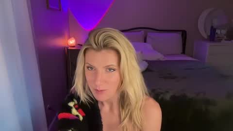 Snapshot of zoeydanner chatting on December 2024 11:29:01 PM Zoeydanner online show from December 2024 11:29:01 PM