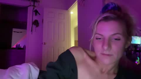 Snapshot of zoeydanner chatting on December 2024 01:58:01 AM Zoeydanner online show from December 2024 01:58:01 AM