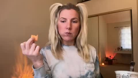 Snapshot of zoeydanner chatting on January 2025 07:06:01 PM Zoeydanner online show from January 2025 07:06:01 PM