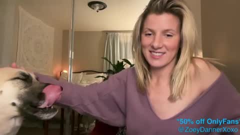 Snapshot of zoeydanner chatting on February 2025 04:21:01 AM Zoeydanner online show from February 2025 04:21:01 AM