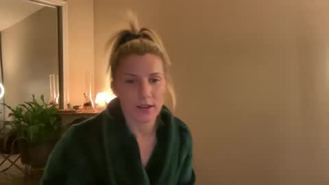 Snapshot of zoeydanner chatting on February 2025 04:37:02 AM Zoeydanner online show from February 2025 04:37:02 AM