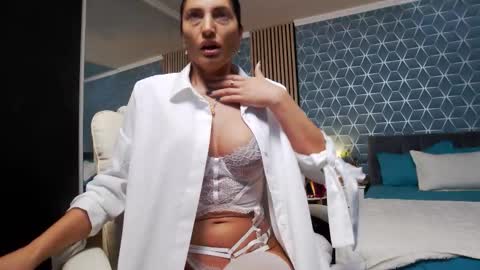 Zoey online show from November 2025 06:57:02 PM