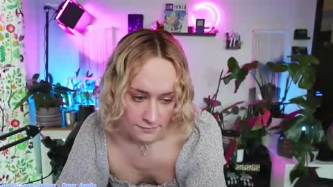 Zoey Ryan online show from December 2025 05:51:02 PM