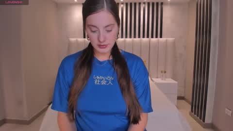 Zoey Walker online show from November 2025 01:22:01 PM