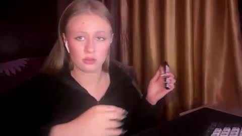 Snapshot of zofiahoetger chatting on February 2026 10:58:02 AM Lisa online show from February 2026 10:58:02 AM